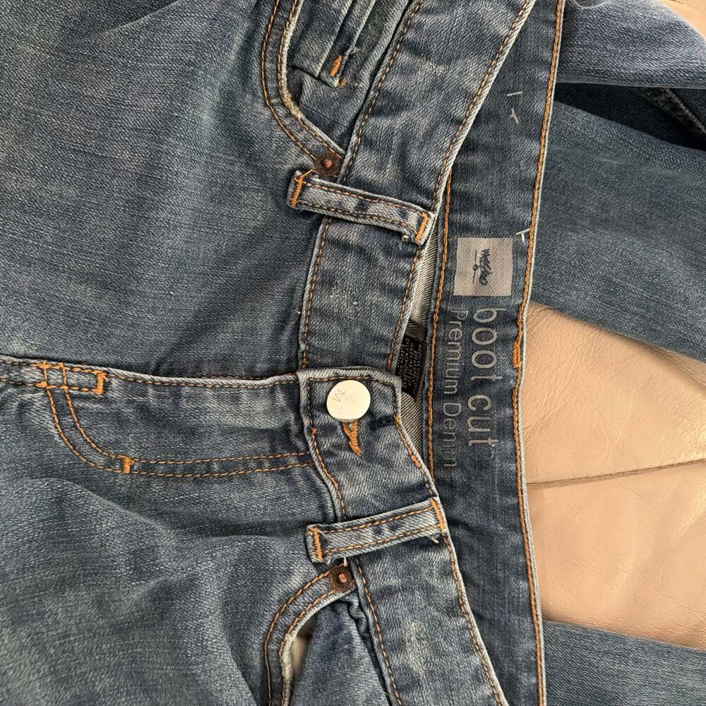 Mossimo Premium Denim Women's Boot Cut Medium Wash Jeans SIZE 6 LONG